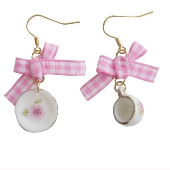 ModCloth Tea Party miniature set - Picture 2 of 4